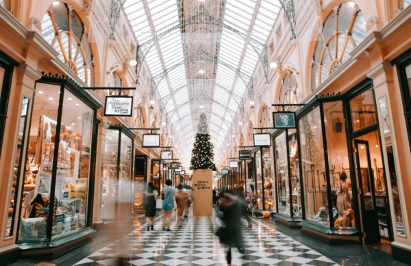Internal communication considerations for retailers this holiday season